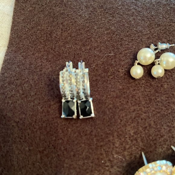 Vintage Elegant Earring Collection - Picture 2 of 3